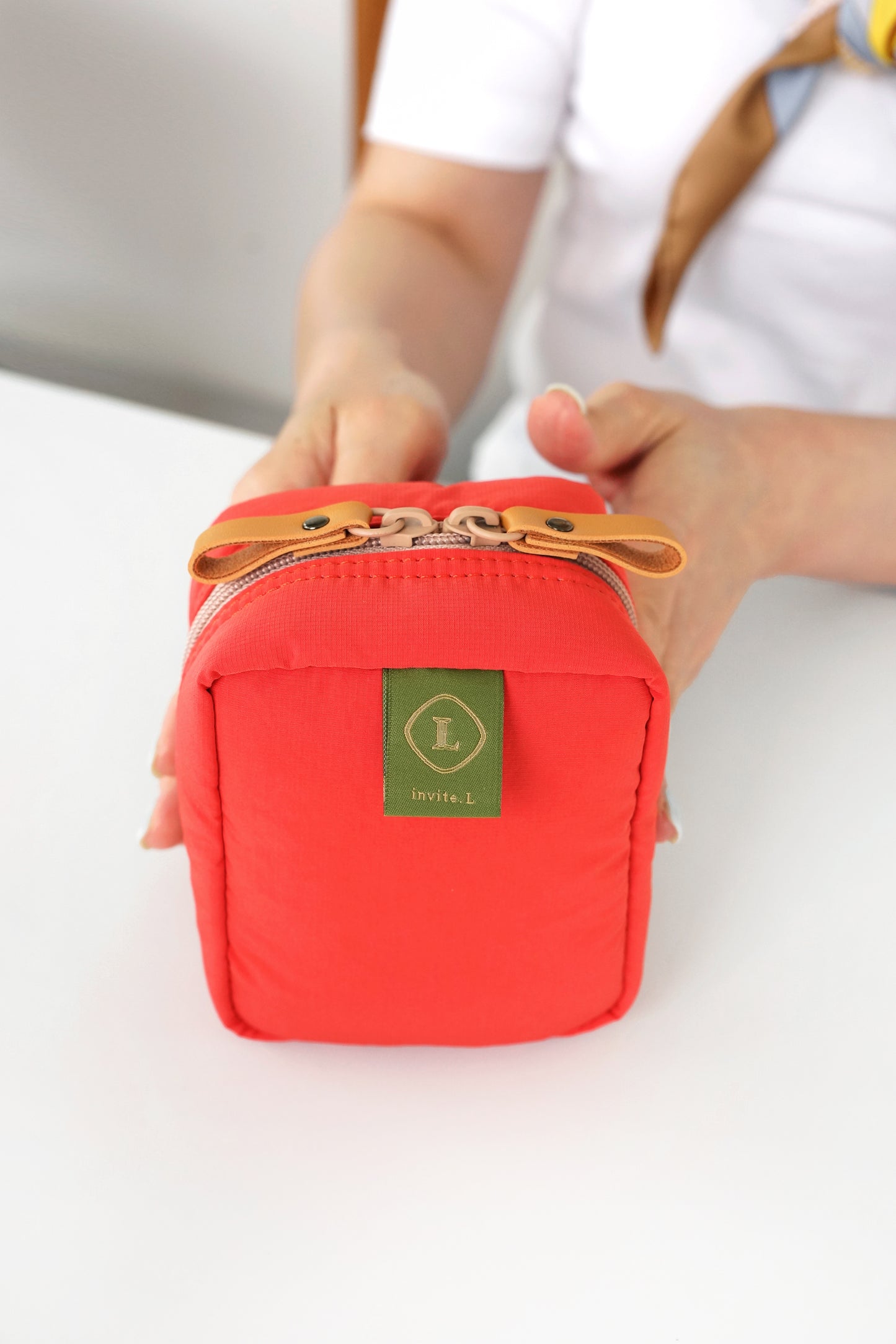 Standing makeup bag-in-bag Single