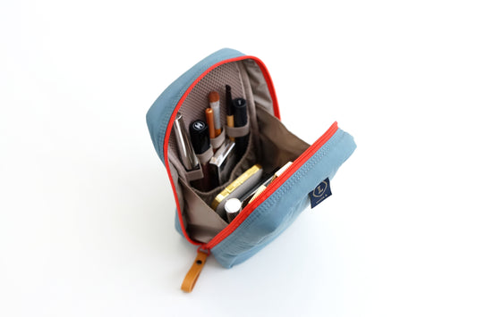 Standing makeup bag-in-bag Main